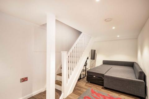 undefined, Hampton Road, Twickenham TW2