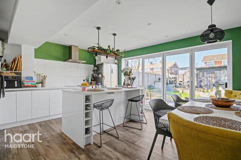 3 bedroom semi-detached house for sale, Oriole Way, Aylesford