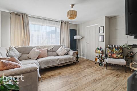 3 bedroom semi-detached house for sale, Oriole Way, Aylesford