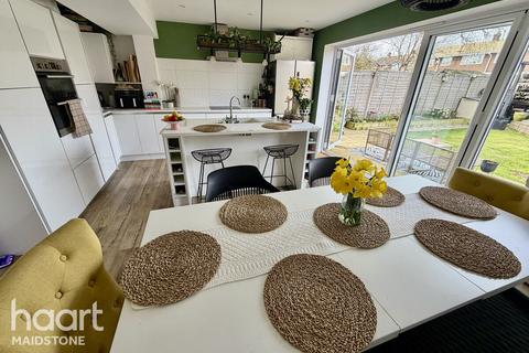 3 bedroom semi-detached house for sale, Oriole Way, Aylesford