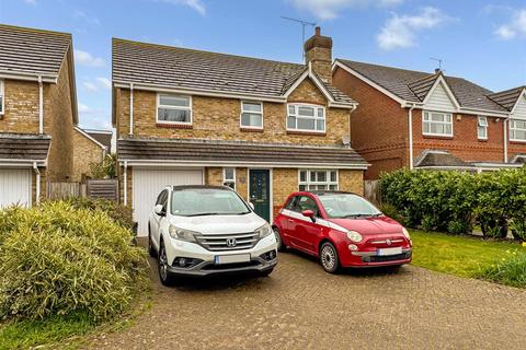 4 bedroom detached house for sale, May Close, Littlehampton BN17