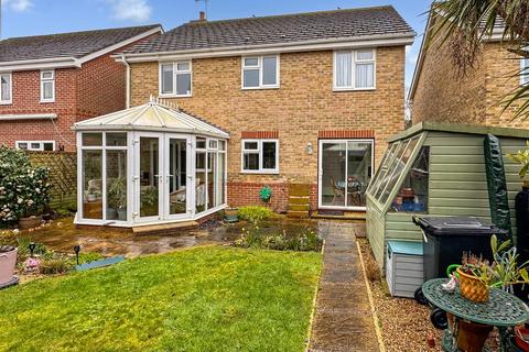 4 bedroom detached house for sale, May Close, Littlehampton BN17