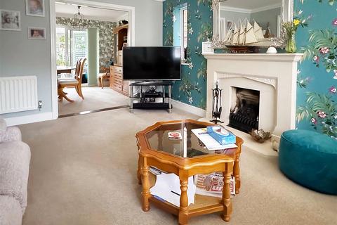 4 bedroom detached house for sale, May Close, Littlehampton BN17