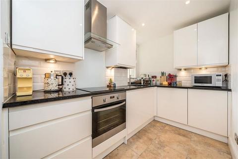 2 bedroom flat to rent, Elm Park Road, London SW3