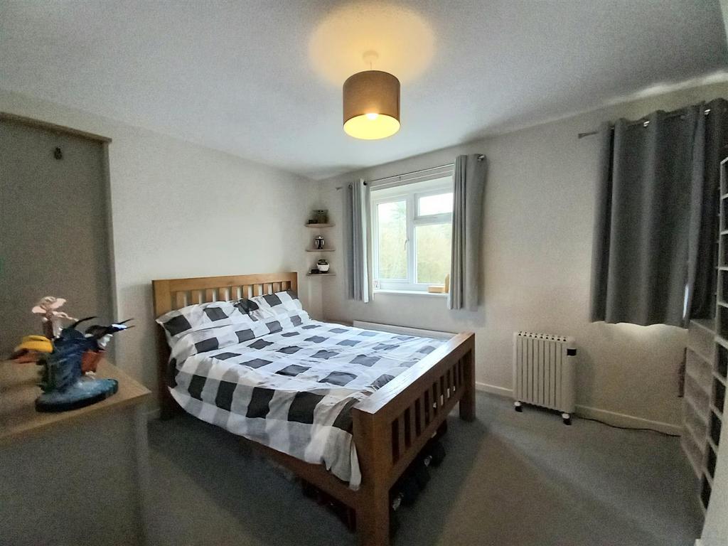 20 hanson Park Bed 1.jpg