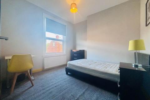 undefined, Gilpin Terrace (Room 3), West Yorkshire LS12