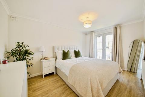 2 bedroom flat for sale, Crofton Way, Enfield, EN2