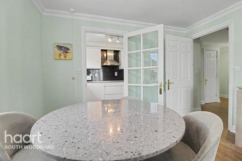 2 bedroom apartment for sale, Victoria Road, BUCKHURST HILL
