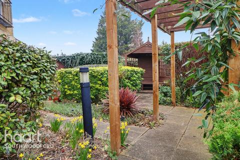 2 bedroom apartment for sale, Victoria Road, BUCKHURST HILL