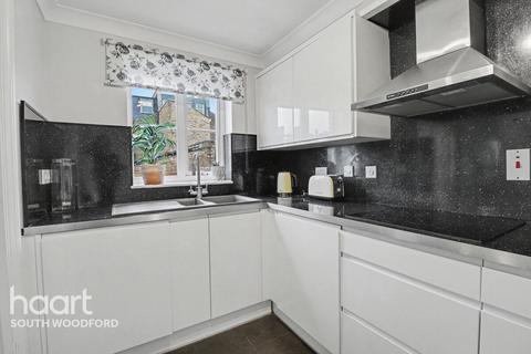 undefined, Victoria Road, BUCKHURST HILL