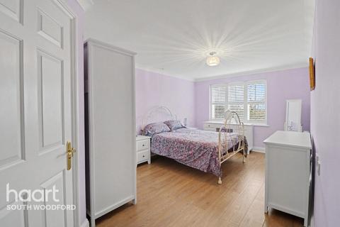undefined, Victoria Road, BUCKHURST HILL