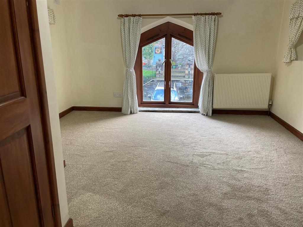 Bedroom 1.jpg
