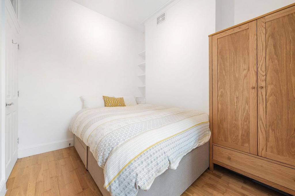 Bedroom (2).JPG