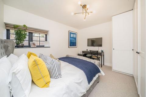 undefined, St. Andrew's Square, Surbiton KT6