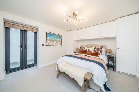 undefined, St. Andrew's Square, Surbiton KT6