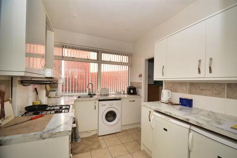 2 bedroom detached bungalow for sale, BINSTEAD VILLAGE