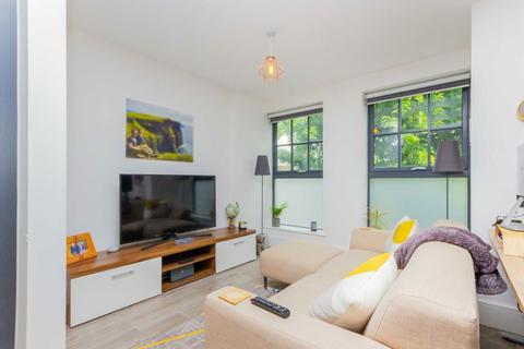 1 bedroom flat to rent, Wolverton Gardens, London W6