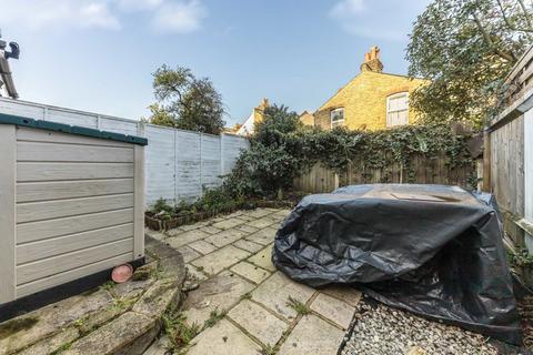 3 bedroom terraced house to rent, Wimbledon Road, London SW17
