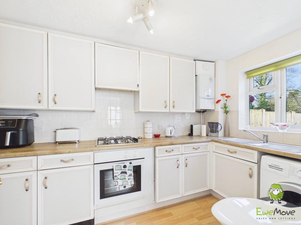 Ewe Move Estate Agents Basingstoke - Long Copse Cha