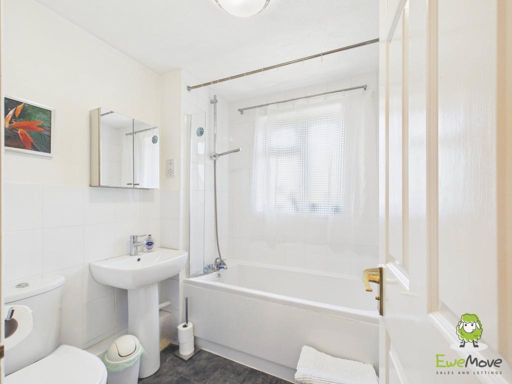 Ewe Move Estate Agents Basingstoke - Long Copse Cha