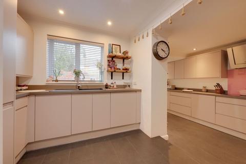 4 bedroom semi-detached house for sale, Longhurst, Burgess Hill, RH15