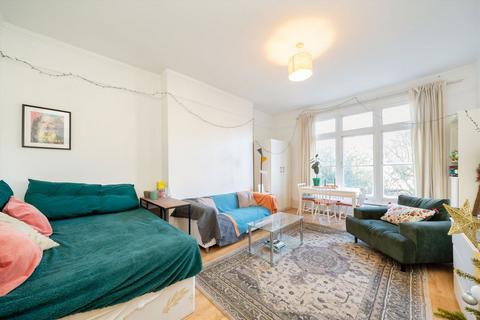 2 bedroom flat to rent, Acol Road, London NW6