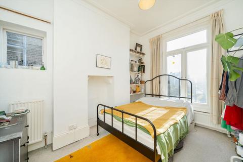 2 bedroom flat to rent, Acol Road, London NW6
