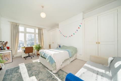 2 bedroom flat to rent, Acol Road, London NW6