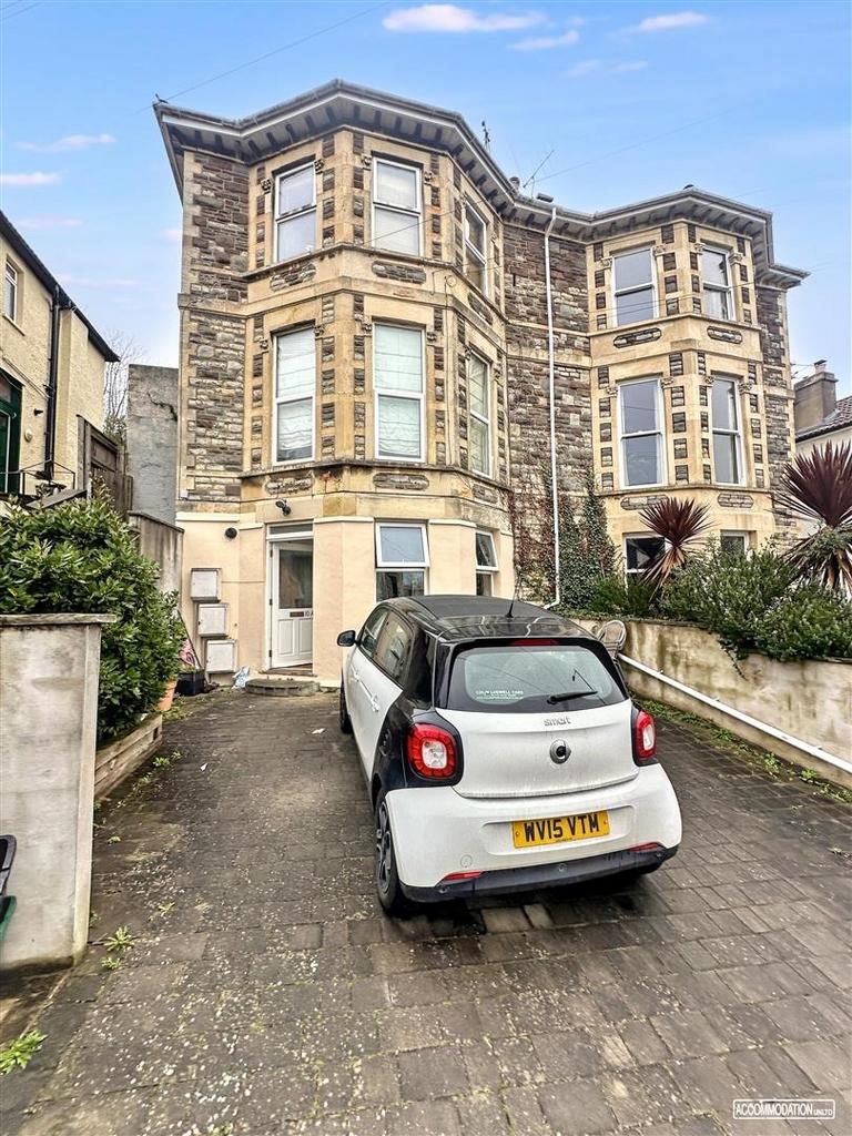 Attractive stone-fronted period house with priv...