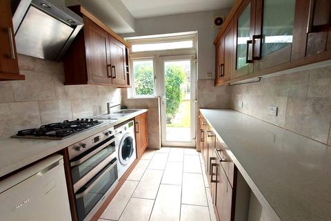 3 bedroom terraced house to rent - Gantshill, Essex, IG2