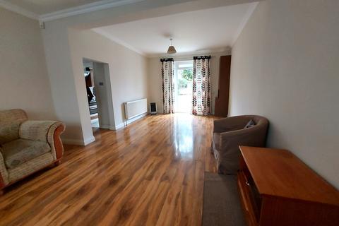 3 bedroom terraced house to rent, Gantshill, Essex, IG2