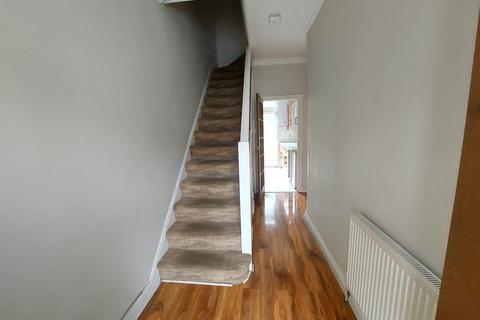 3 bedroom terraced house to rent, Gantshill, Essex, IG2