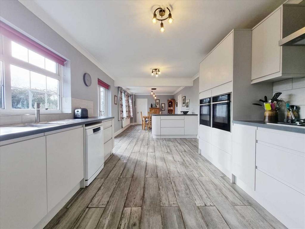 Dining Kitchen: