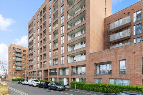 1 bedroom flat to rent, Edwin Street, London E16