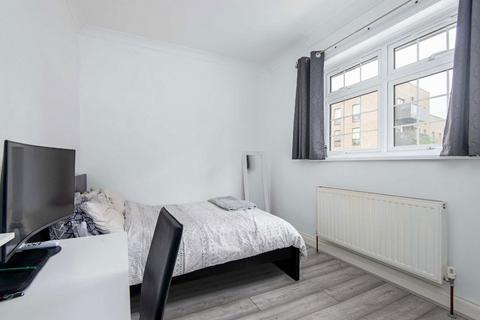 undefined, Aston Street, London E14
