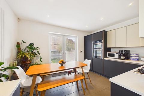 4 bedroom end of terrace house for sale, Westbourne Grove, Hessle