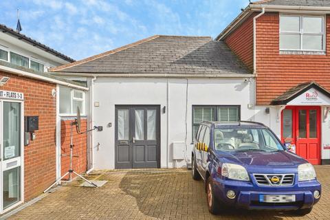 1 bedroom bungalow for sale, Pyle Street, Newport, Isle of Wight, PO30