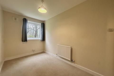 2 bedroom apartment to rent, Hackness Road, Manchester M21