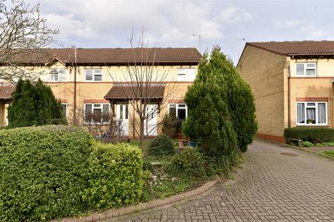 2 bedroom end of terrace house to rent, Longcroft Road, Stevenage
