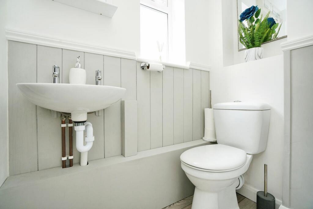 Downstairs Cloakroom
