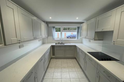 2 bedroom flat to rent, Priory Dene, Bournemouth, BH1
