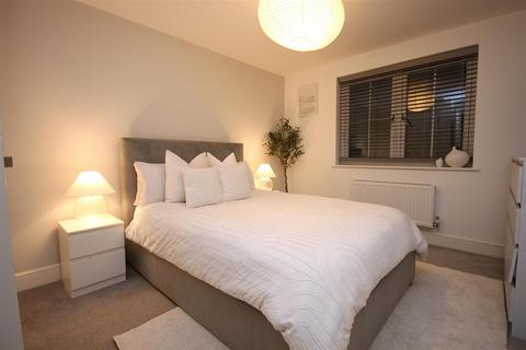 1 bedroom apartment to rent, ANDREWS CLOSE, EPSOM, KT17