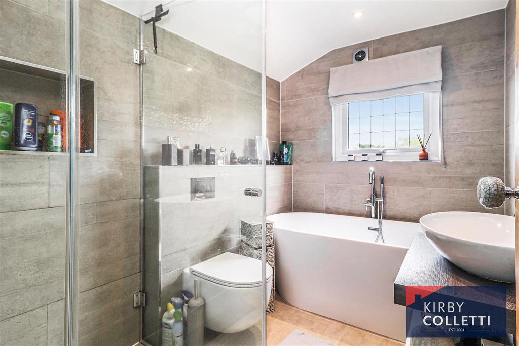 Bath/shower room