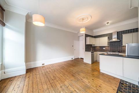 2 bedroom flat for sale, Veronica Road, London SW17