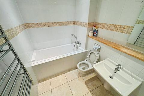 2 bedroom flat to rent, Edale, Altrincham, Greater Manchester, WA14