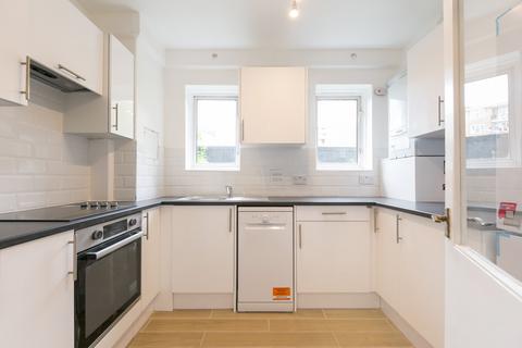 3 bedroom flat to rent, Patmore street, London SW8