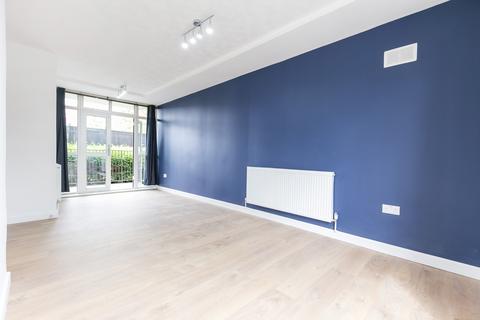 3 bedroom flat to rent, Patmore street, London SW8