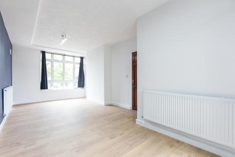 3 bedroom flat to rent, Patmore street, London SW8