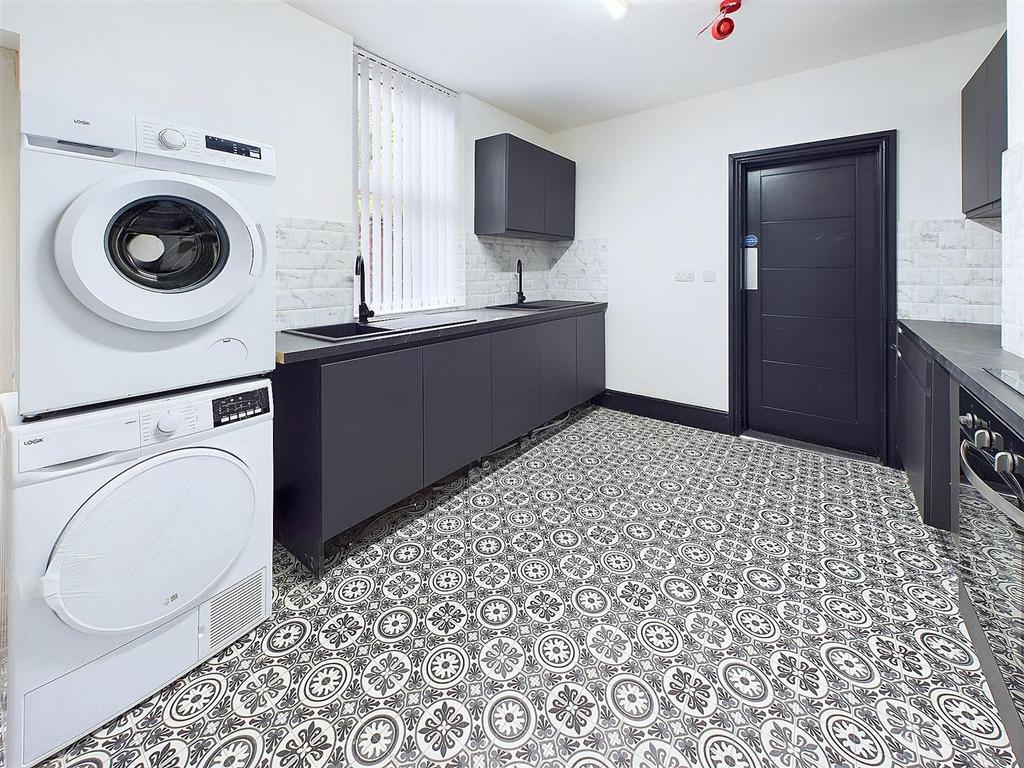 Shared Kitchen 2.jpg