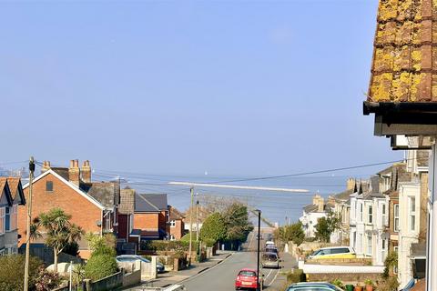 2 bedroom flat for sale, Cambridge Road, East Cowes